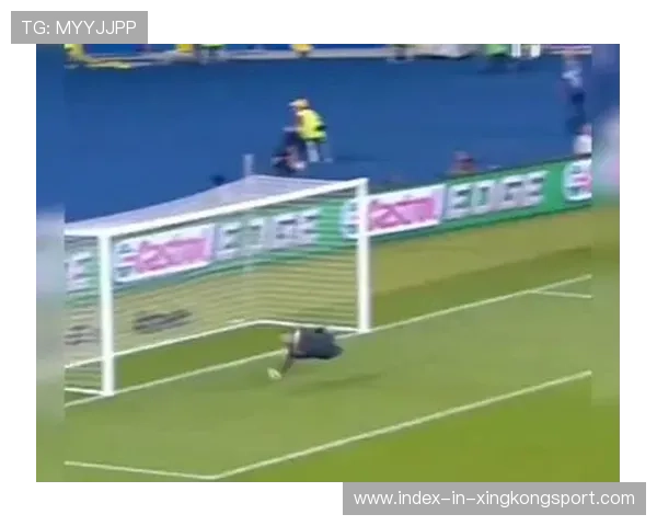 足球一脚精准直塞切开整条后防,揭秘足球场上的致命一击